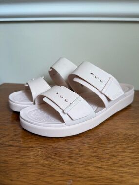 Crocs Lite Ride Brooklyn Buckle Low Low sandals